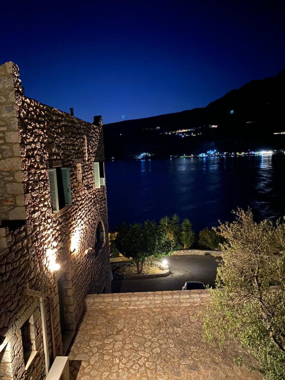 Vatoulia House Aparthotel Néon Oítilon Exteriör bild