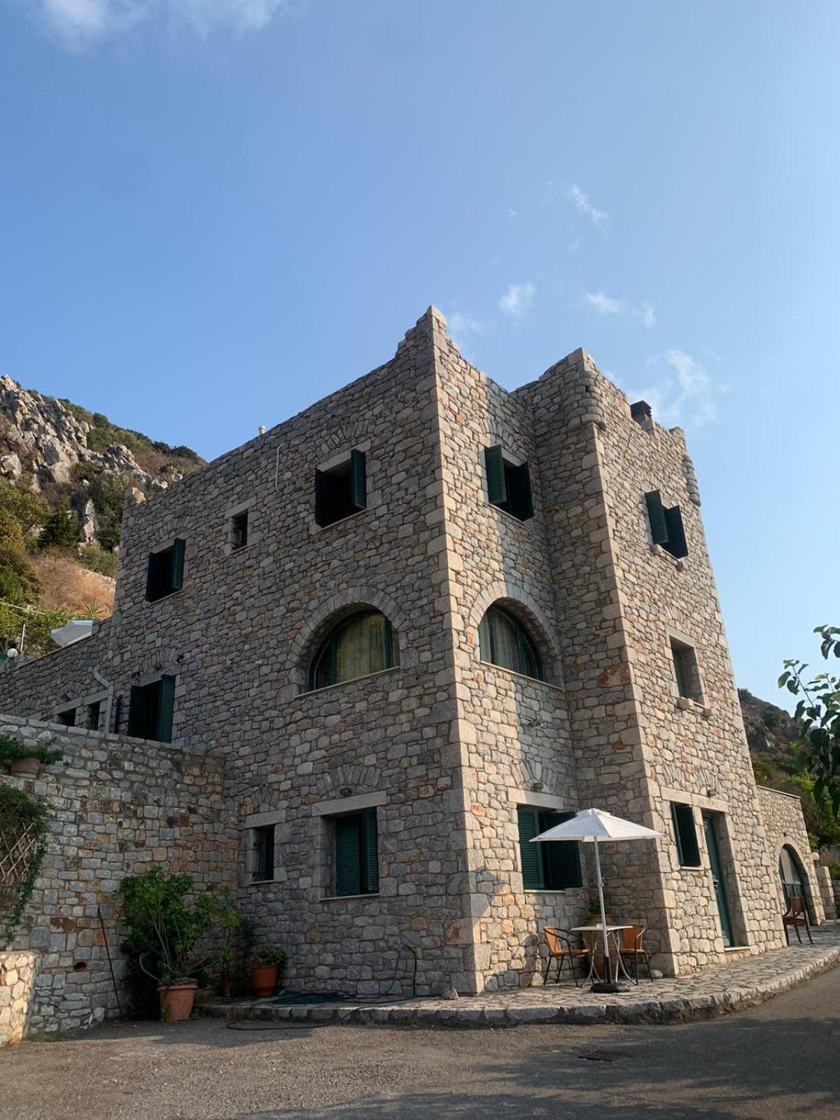 Vatoulia House Aparthotel Néon Oítilon Exteriör bild