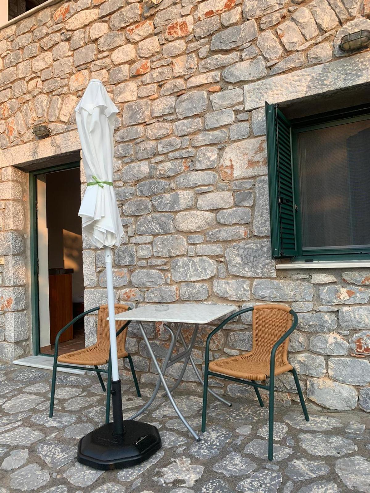 Vatoulia House Aparthotel Néon Oítilon Exteriör bild