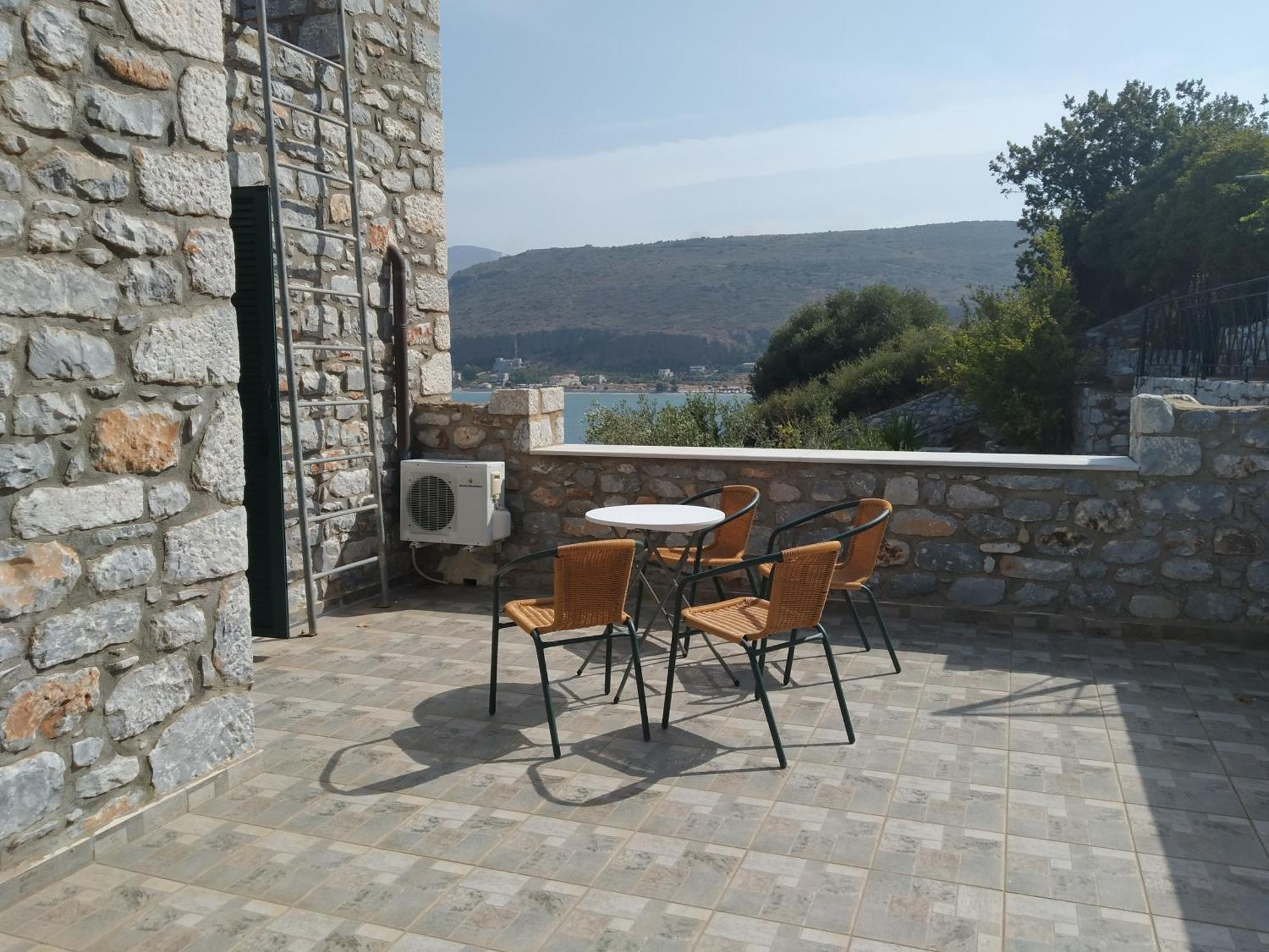 Vatoulia House Aparthotel Néon Oítilon Exteriör bild