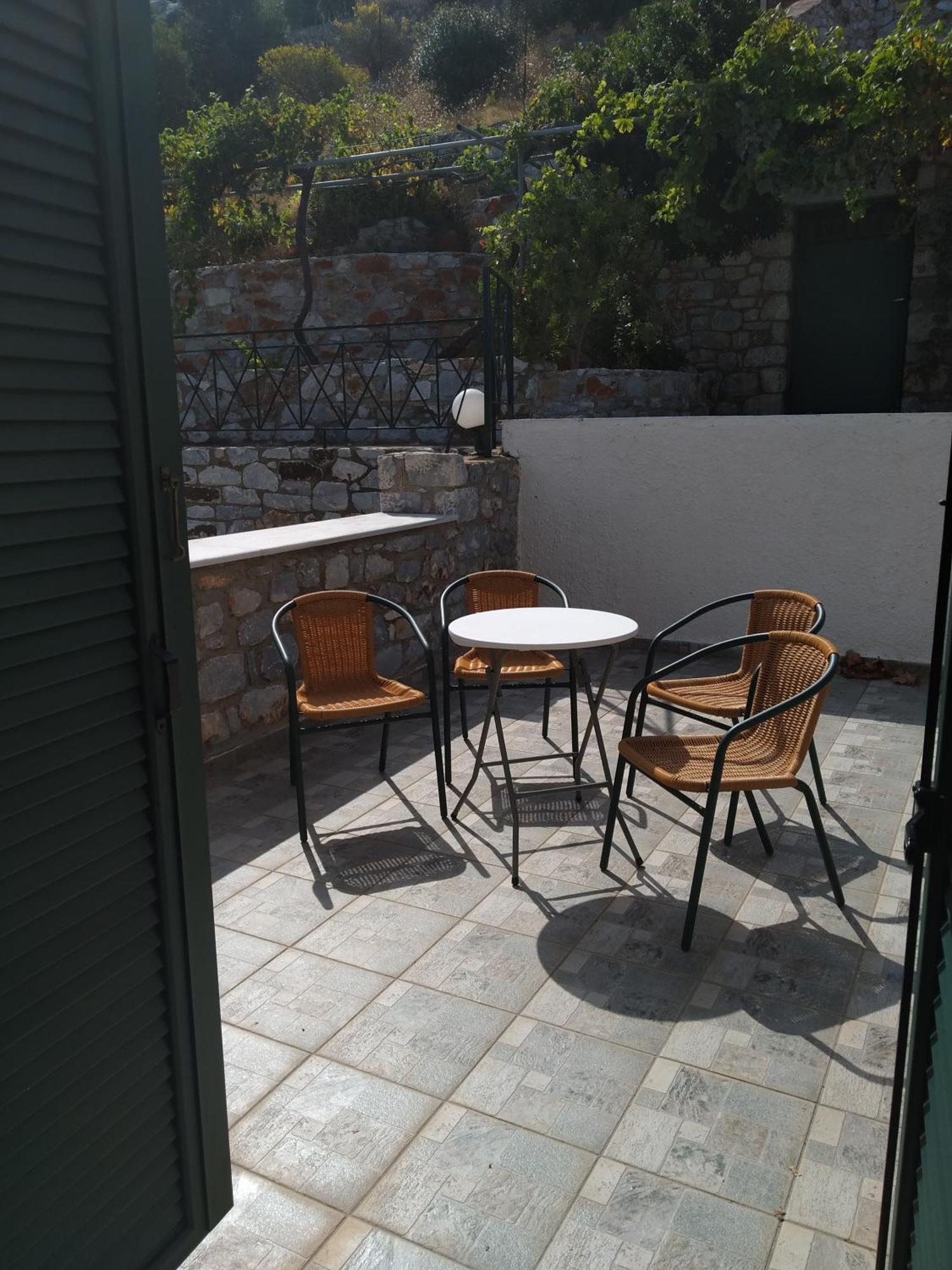 Vatoulia House Aparthotel Néon Oítilon Exteriör bild