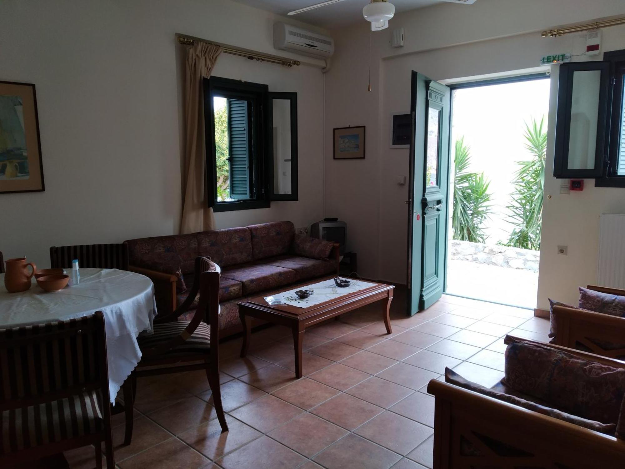 Vatoulia House Aparthotel Néon Oítilon Exteriör bild